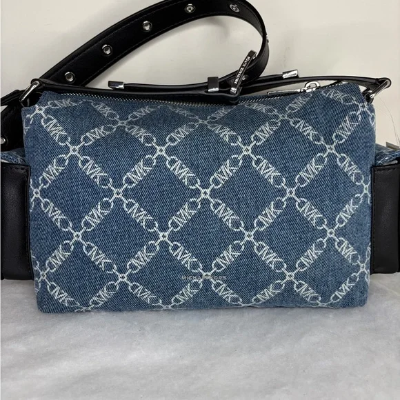 Michael Kors Dakota Medium Pocket Shoulder Bag - Picture 4 of 10